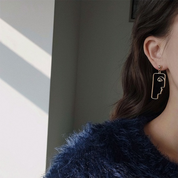 Unique Design//Minimalist Abstract Face Earrings - Picture 5 of 7